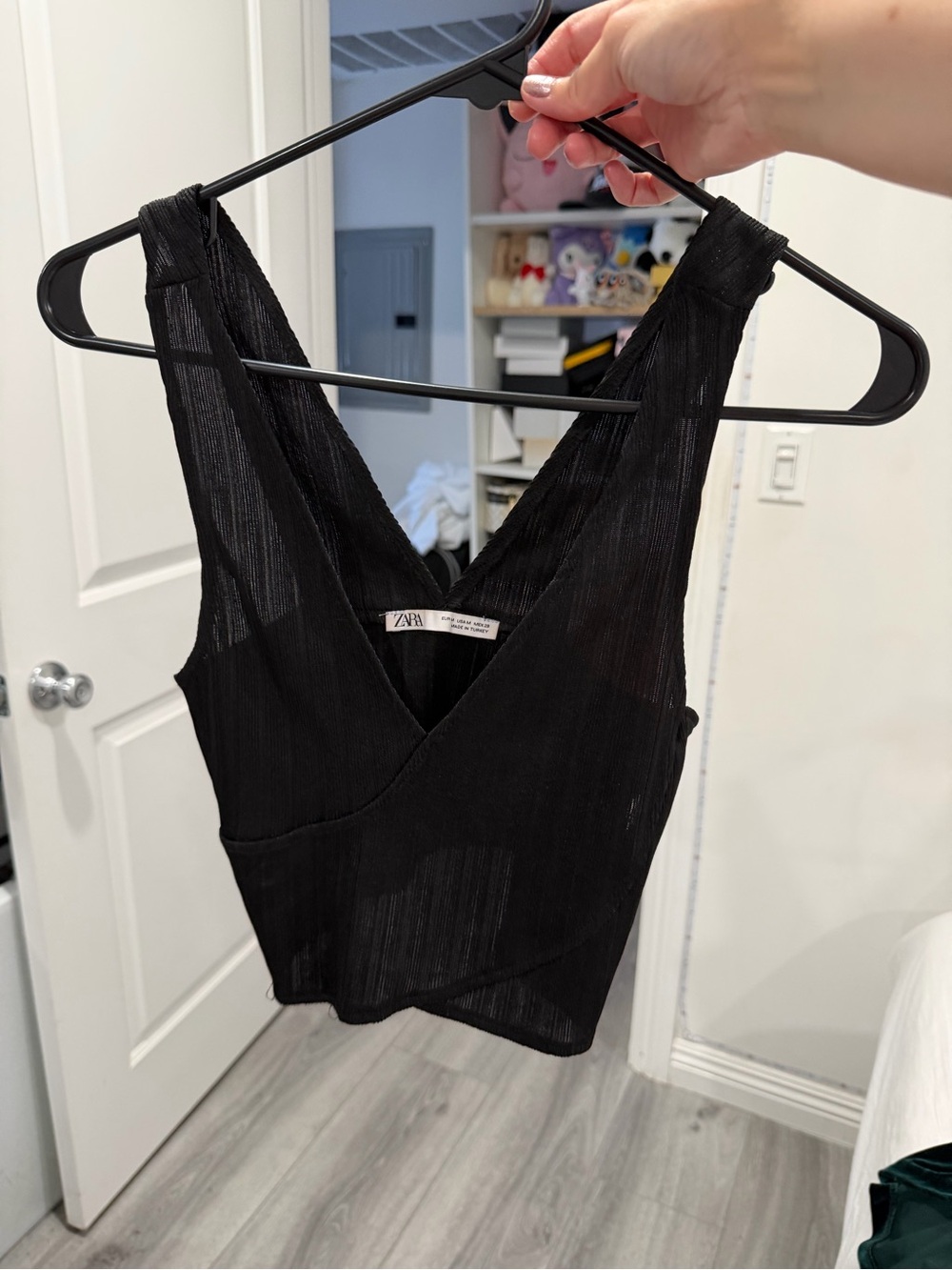 Zara Black V-Neck Ribbed Crop Camisole